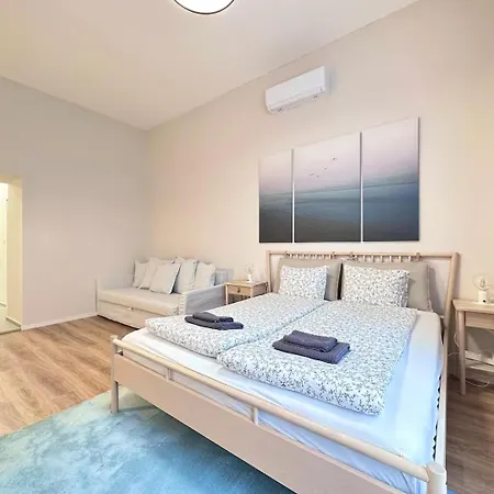 Center Bohemian Design Home With 6Ppl Ac Wifi Budapest Exterior photo